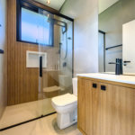 Indaiatuba - Quintas da Terracota - 1252 m² de terreno - casa térrea com 514 m² de área construída -3 vagas de garagem cobertas e 3 descobertas Lavabo - Sala de estar e jantar amplas e integradas - Escritório privativo - Cozinha toda equipada com geladeira, forno, micro-ondas, lava-louças,