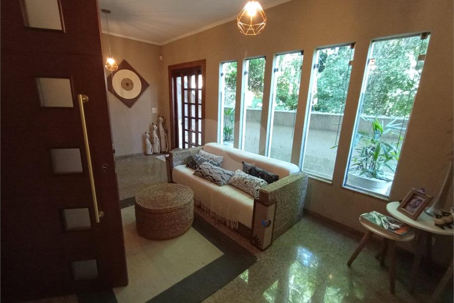 Sobrado à venda com 4 suítes em Tremembé, São Paulo, SP