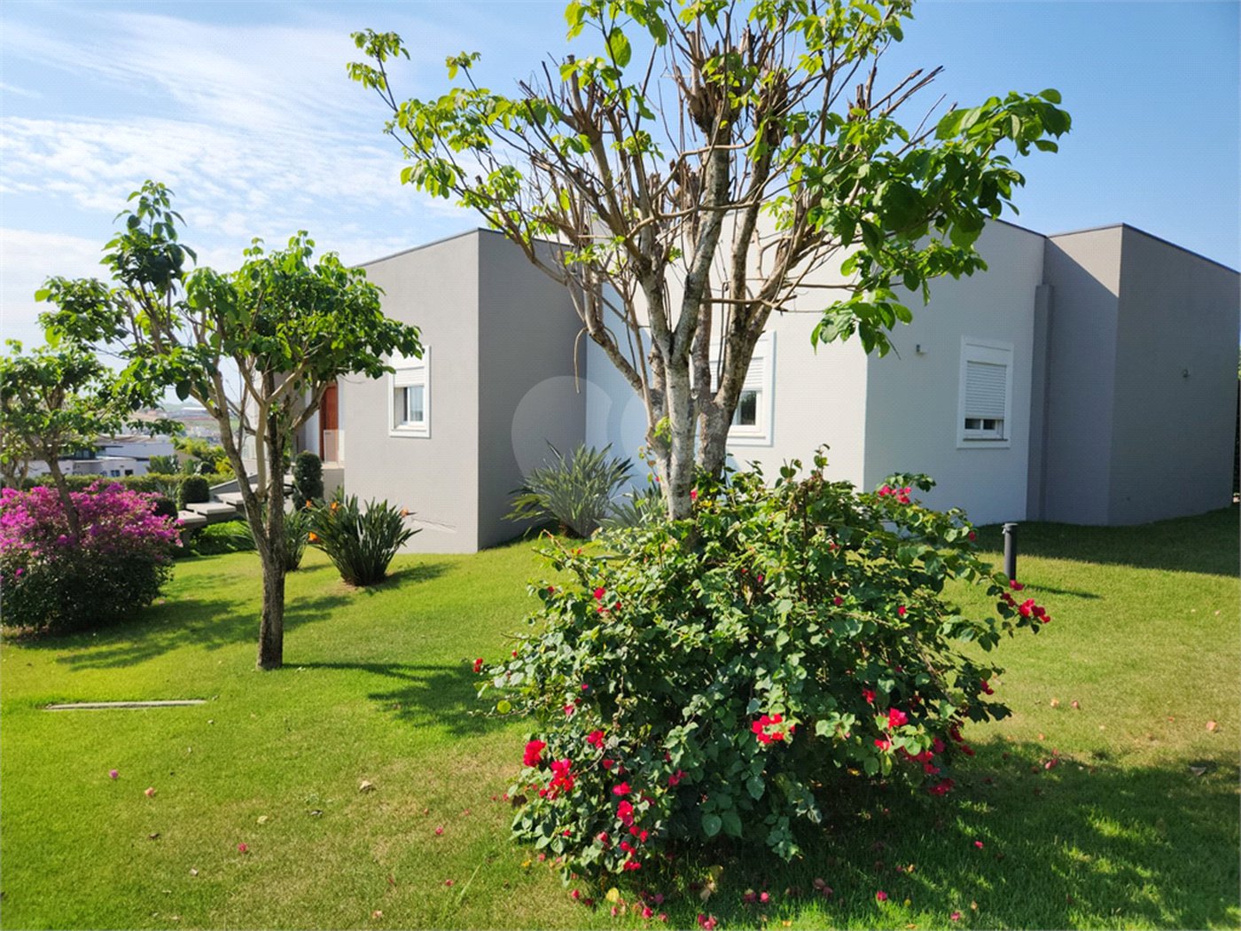 Casa à venda com 4 quartos, sendo 3 suítes, no condomínio Terras de Mont Serrat, Salto - SP
