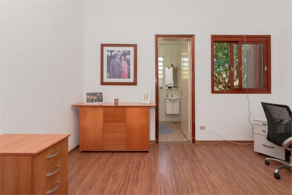 Casa à venda com 4 quartos, sendo 3 suítes,  em Vila Pirajussara, São Paulo, SP