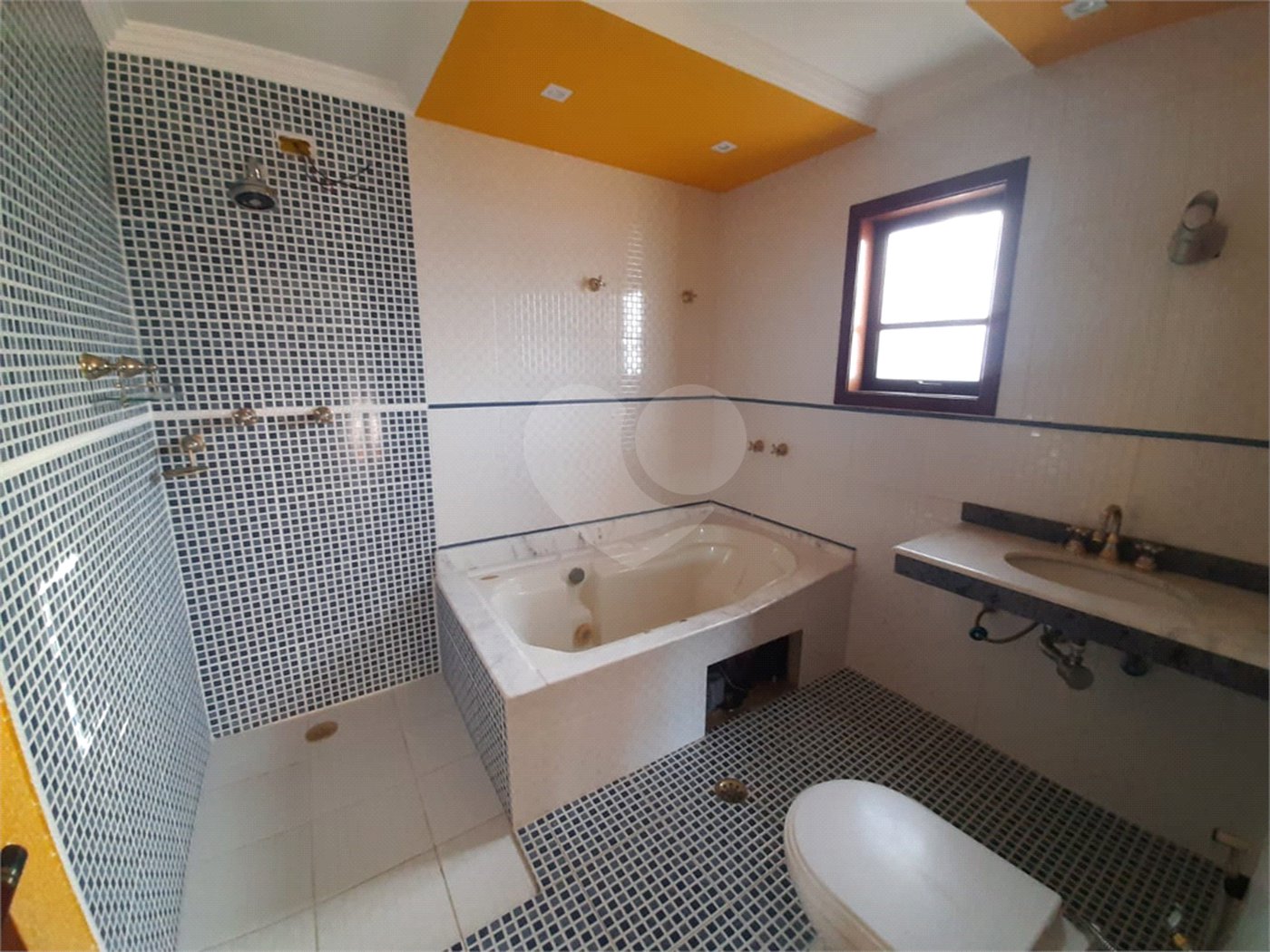 Casa à venda com 5 quartos, sendo 1 suíte, no condomínio Alpes de Mairiporã, Mairiporã - SP