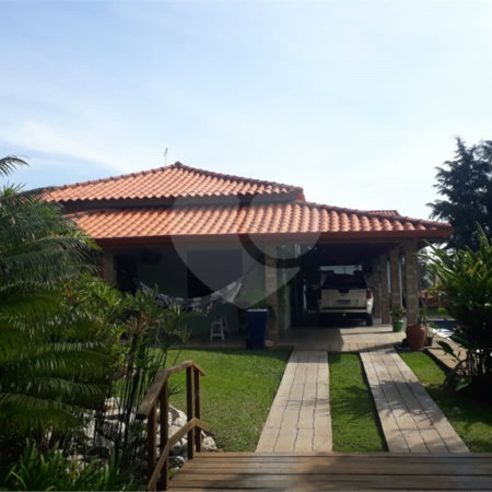 Casa à venda com 5 quartos, sendo 1 suíte, no condomínio Village da Serra, Araçoiaba da Serra - SP