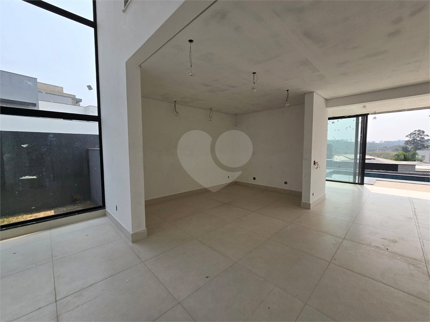 Casa à venda com 4 quartos, sendo 3 suítes, no condomínio Alphaville Nova Esplanada 4, Votorantim - SP