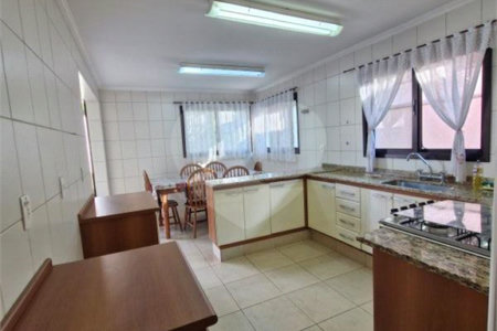 Casa à venda ou para alugar com 3 quartos, sendo 1 suíte, no condomínio Recanto dos Paturis, Vinhedo - SP