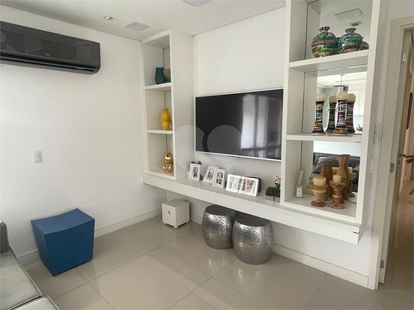 Apartamento à venda com 3 quartos, sendo 1 suíte,  em Vila Suissa, Mogi das Cruzes, SP