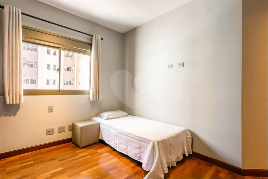 Vila Clementino - Apartamento reformado | 186 m² | 3 suítes | 3 vagas livres