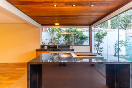 Casa à venda com 4 quartos, sendo 3 suítes, no condomínio Village Place, São Paulo - SP