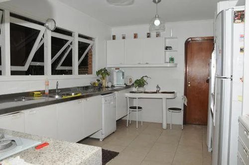 Sobrado à venda ou para alugar com 5 quartos, sendo 4 suítes,  em Jardim Guedala, São Paulo, SP
