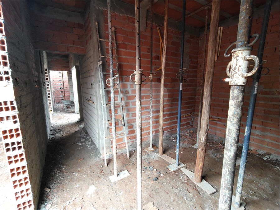 Casa à venda com 3 quartos, sendo 1 suíte, no condomínio Lago dos Ipês, Itapetininga - SP