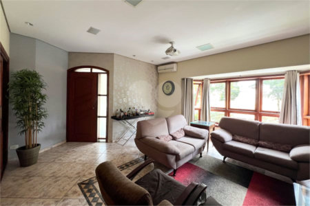 Casa à venda com 4 quartos, sendo 2 suítes,  no condomínio Villaggio Capriccio, Louveira - SP