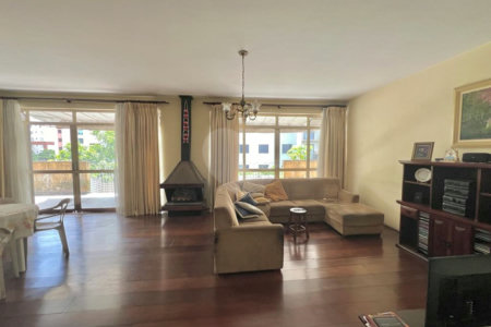Casa à venda com 4 quartos, sendo 1 suíte, em Jardim das Vertentes, São Paulo, SP