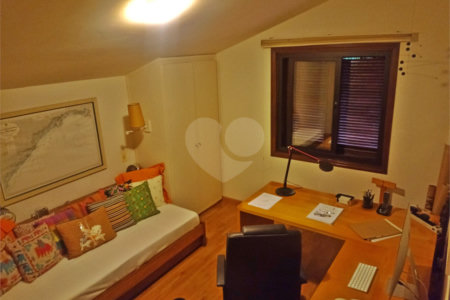 Casa à venda com 4 quartos, sendo 2 suítes,  em Morumbi, São Paulo, SP