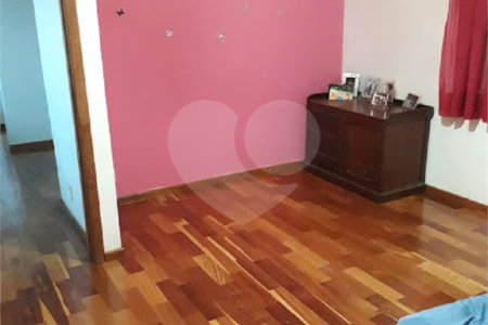 Sobrado à venda com 5 quartos, sendo 3 suítes, em Campos de Atibaia, Atibaia, SP