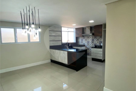 Casa à venda com 3 quartos, sendo 1 suíte, no condomínio Ana Carolina, São Paulo - SP