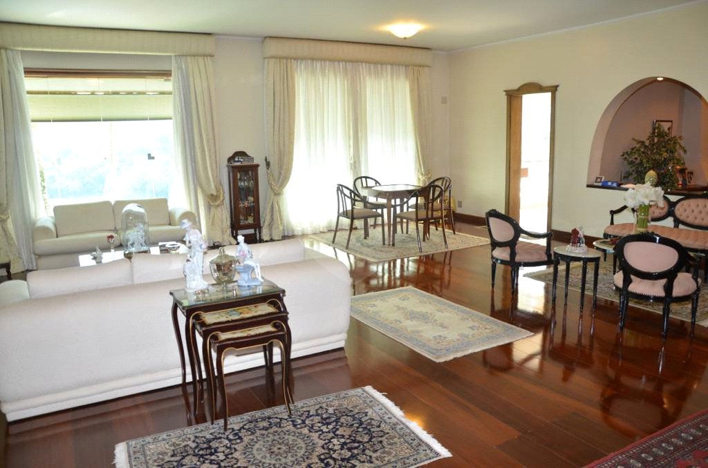 Casa à venda com 8 quartos, sendo 5 suítes, em Serra da Cantareira, Mairiporã, SP