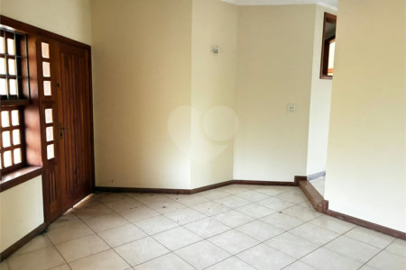 Sobrado para alugar com 4 quartos, sendo 2 suítes,  no Centro, Três Lagoas, MS