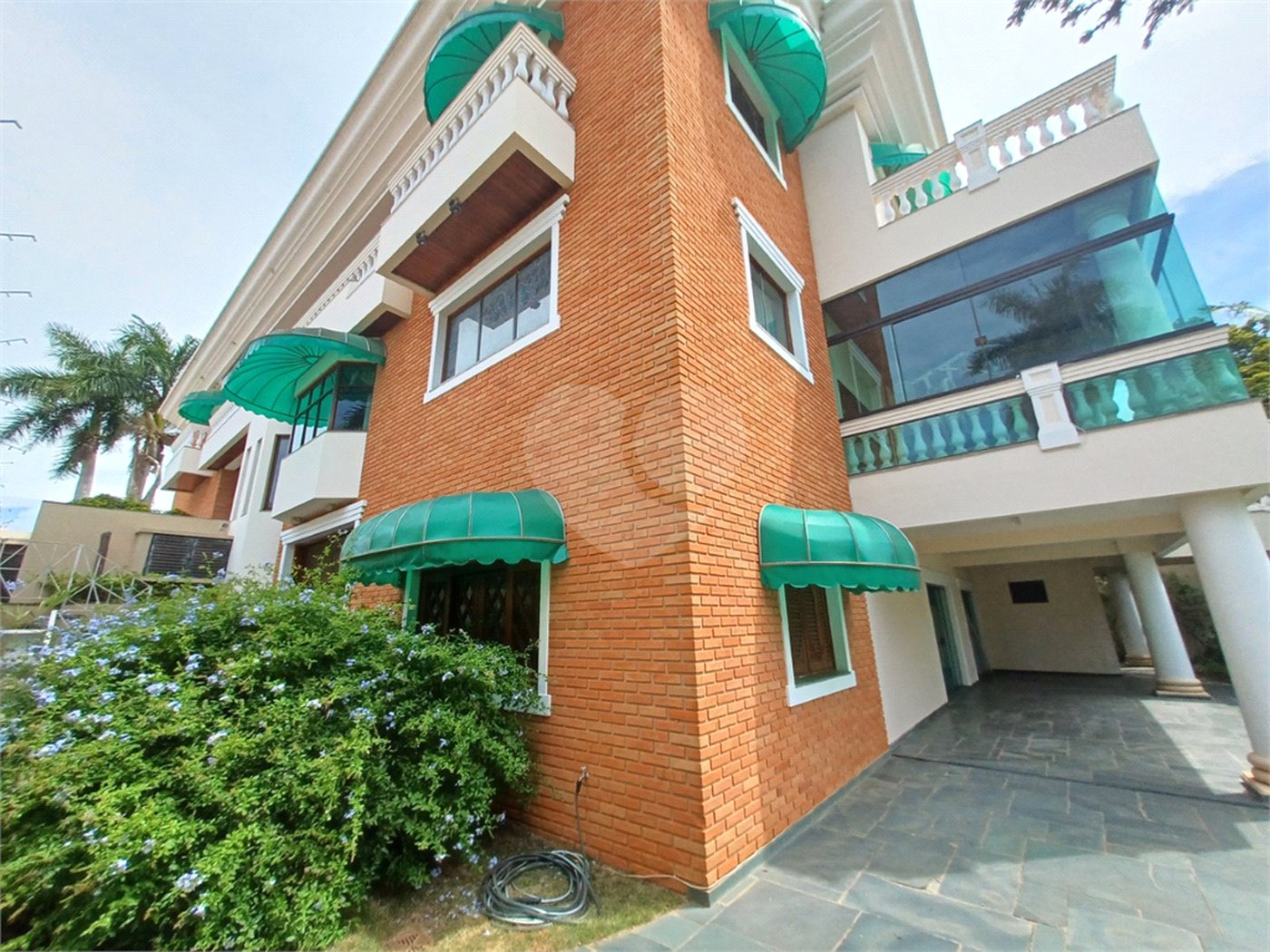 Casa à venda com 6 suítes no condomínio Portal da Raposo, Sorocaba - SP