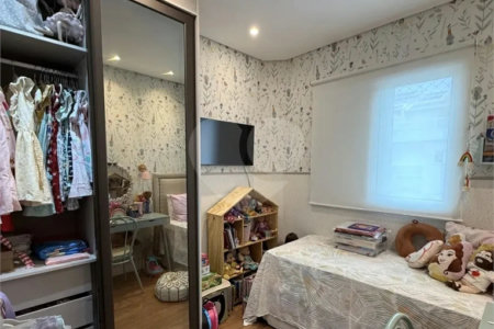 Apartamento de 100 m² à venda em Santo André, sem condomínio, com 2 quartos, 2 banheiros, móveis planejados, área gourmet e 1 vaga coberta e fixa. Excelente acabamento.