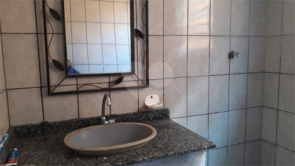 BELA CASA 274 M² C/ 3 QUARTOS 1 SALA 1 COZINHA 3 BANHEIROS 2 VAGAS Para Estacionamento coberta P/ VENDA NA V N Cachoeirinha