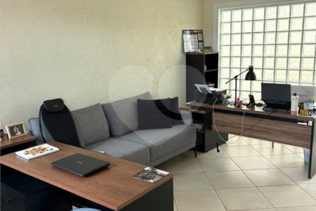 Casa à venda com 4 suítes em Vila Lavínia, Mogi das Cruzes, SP