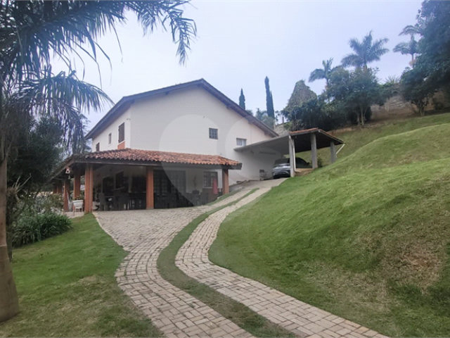 Casa à venda com 5 quartos, sendo 3 suítes,  em Mantiqueira, Mairiporã, SP