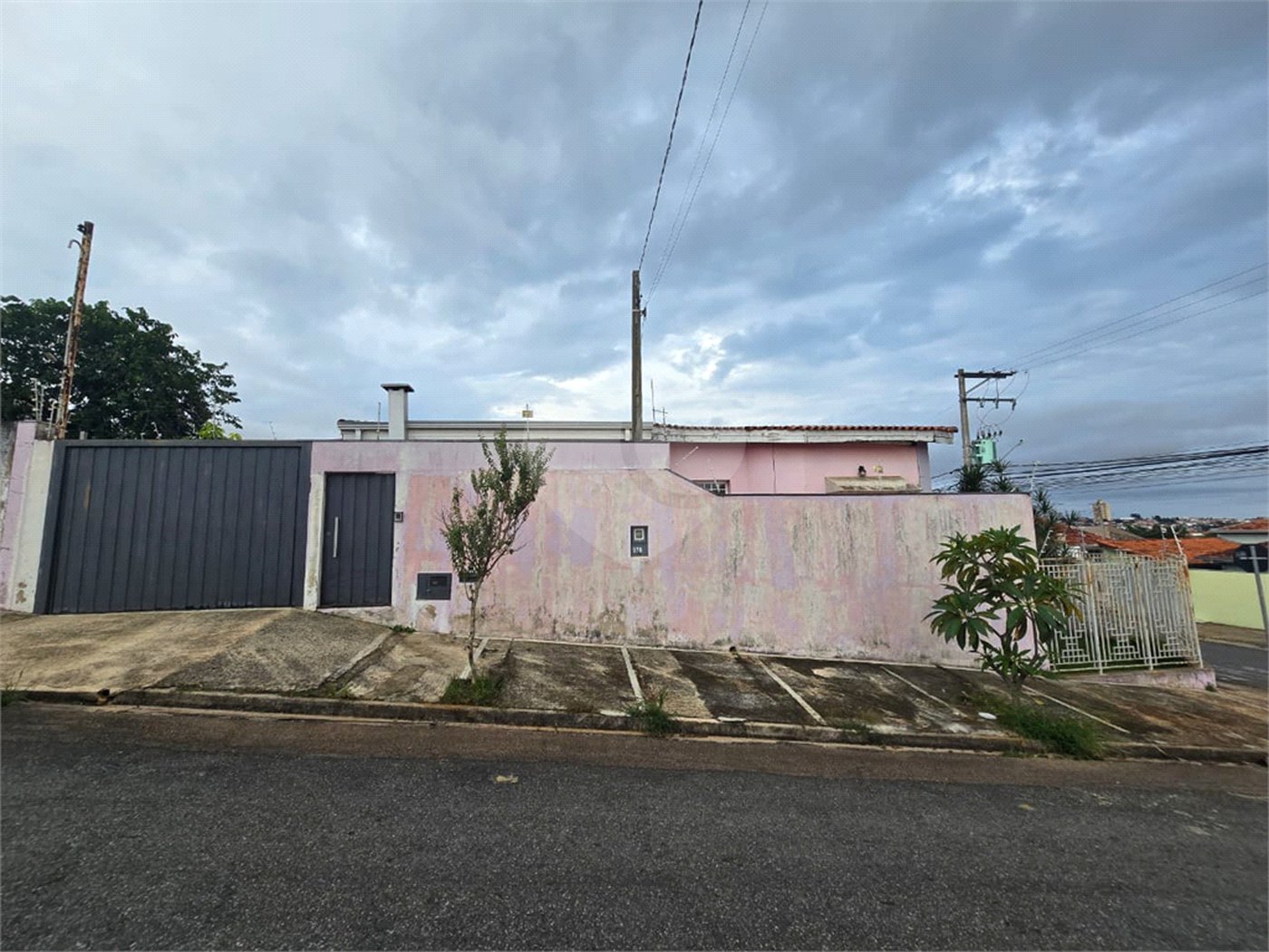 Casa à venda com 4 quartos, sendo 2 suítes,  em Vila Nastri, Itapetininga, SP