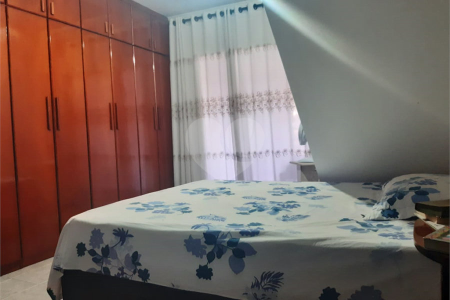 Sobrado à venda com 5 quartos, sendo 3 suítes, em Horto, São Paulo, SP