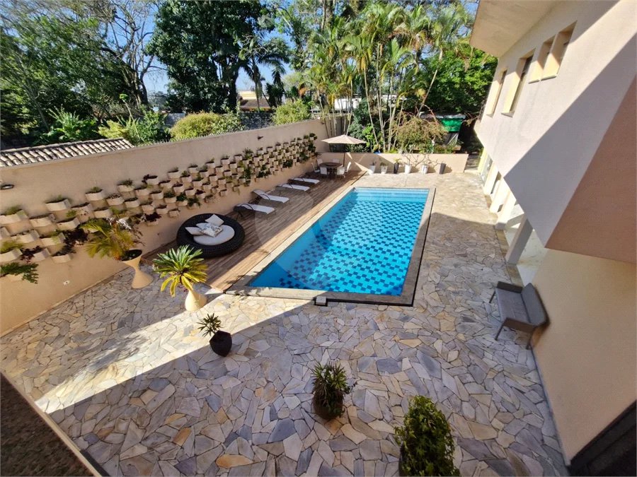 Casa à venda com 4 suítes no condomínio Villa Viana II, Cotia - SP