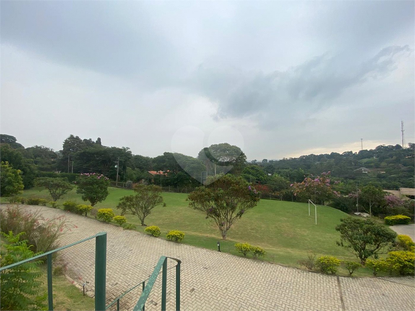 Casa à venda com 4 suítes no condomínio Vale da Santa Fé, Vinhedo - SP