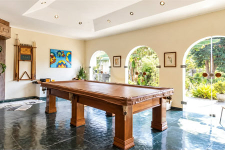 Casa à venda com 5 quartos, sendo 4 suítes, em Interlagos, São Paulo, SP