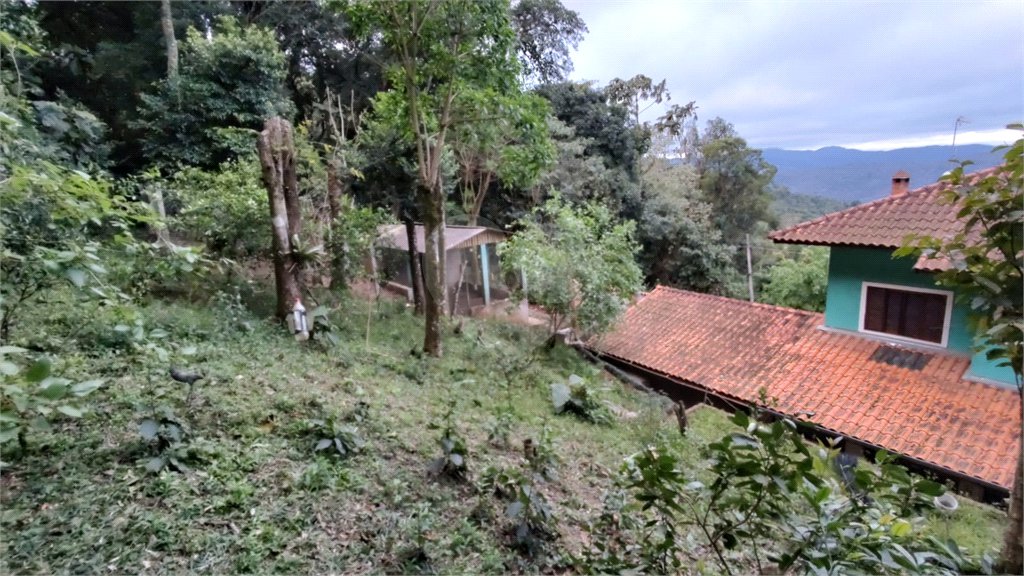 Casa à venda com 4 quartos, sendo 1 suíte, no condomínio Parque Suiça, Caieiras - SP