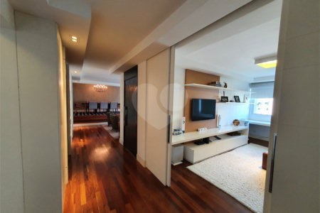 Apartamento à venda com 3 quartos, sendo 2 suítes, em Alto da Boa Vista, São Paulo, SP