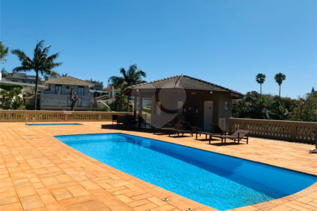 Casa à venda com 4 suítes no condomínio Osato, Atibaia - SP