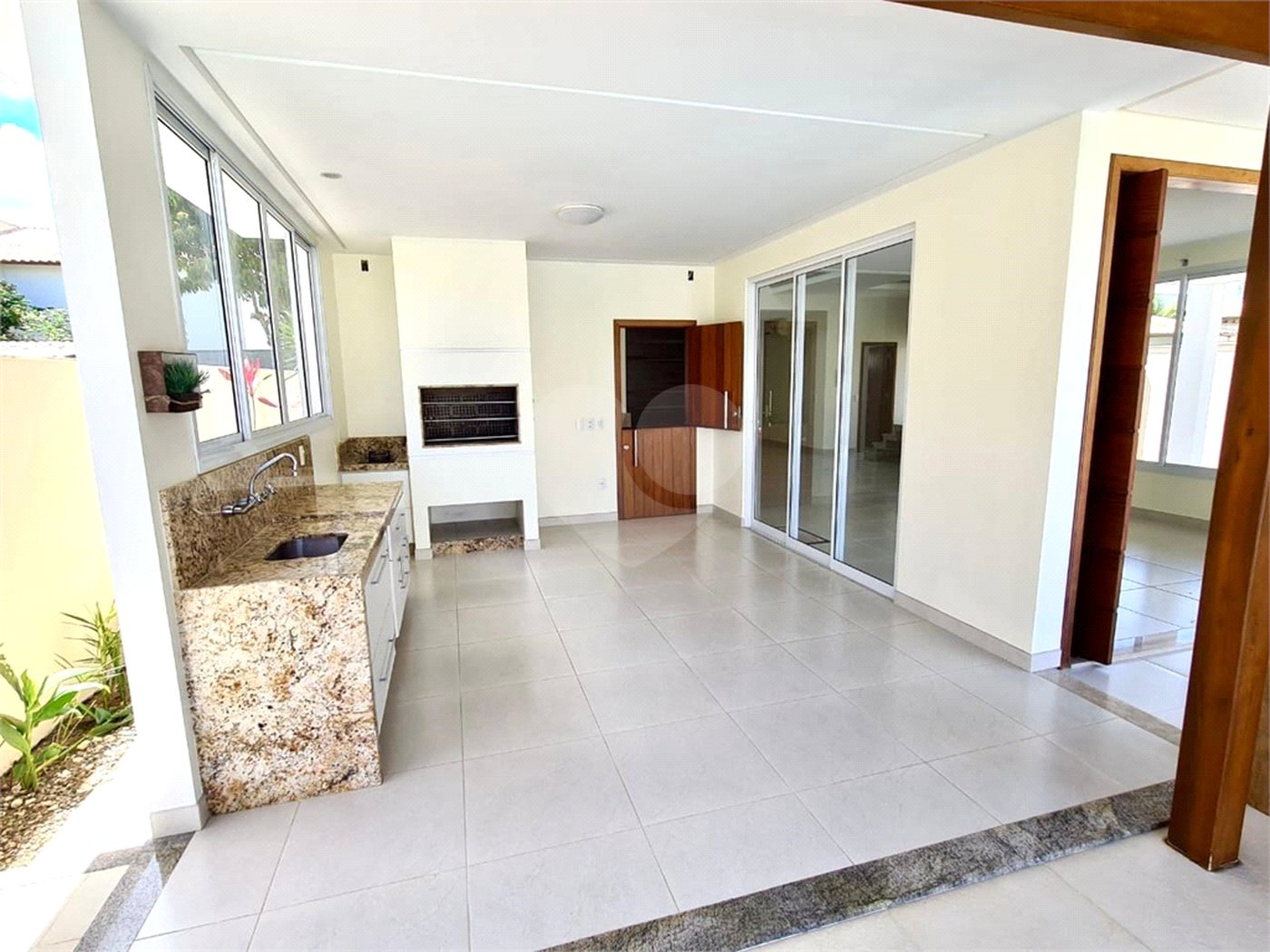 Casa à venda com 3 quartos, sendo 1 suíte, em Outerio da Glória, Porto Seguro, BA