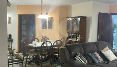 Sobrado à venda com 4 quartos, sendo 1 suíte,  em Tremembé, São Paulo, SP