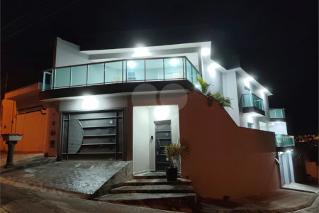 Casa à venda com 3 quartos, sendo 1 suíte,  em Residencial Colinas, Mogi das Cruzes, SP