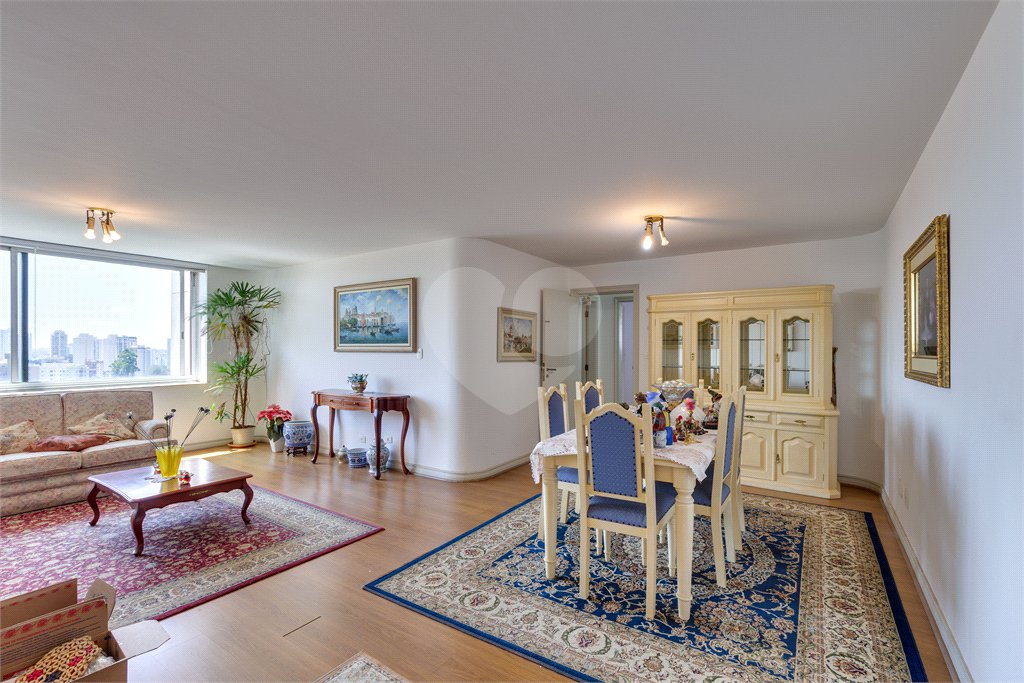 Apartamento à venda com 4 quartos, sendo 1 suíte, em Alto da Boa Vista, São Paulo, SP