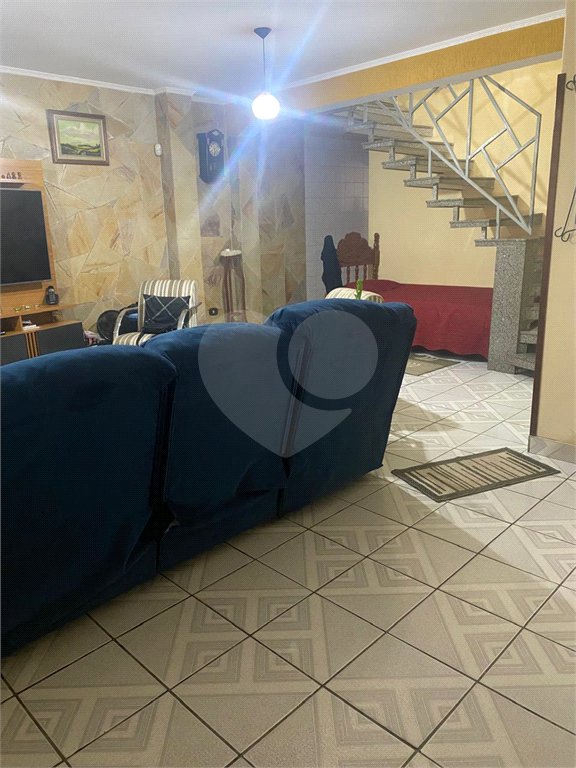 Sobrado à venda com 3 quartos em Jardim Imperador, Suzano, SP