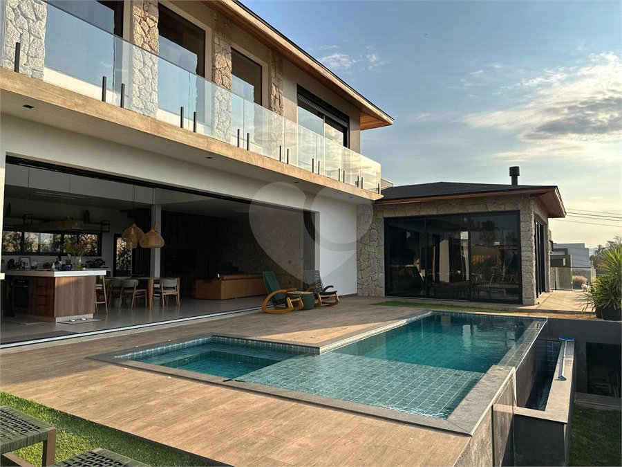 Casa Térrea à venda ou para alugar com 3 suítes em Jardim Leonor, Itatiba, SP