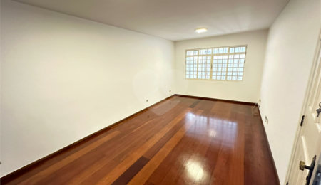 Casa à venda com 3 quartos, sendo 1 suíte,  em Jardim Trussardi, São Paulo, SP