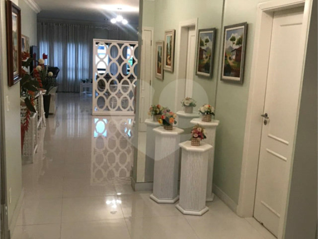 Apartamento à venda com 3 suítes em Enseada, Guarujá, SP