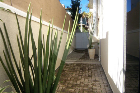 Casa à venda com 3 suítes no condomínio Residencial Recanto dos Paturis, Vinhedo - SP