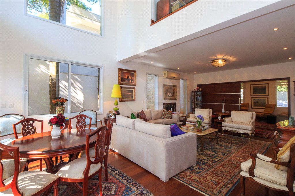 Casa à venda com 4 suítes no condomínio Vila Alba, São Paulo - SP