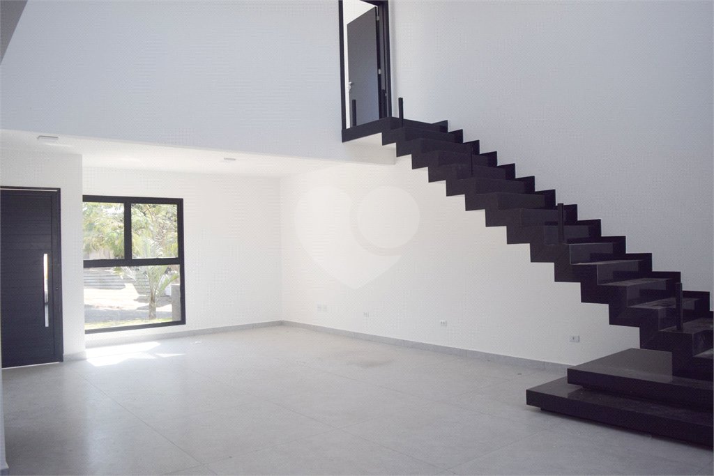 Casa à venda com 4 suítes no condomínio Figueira Garden, Atibaia - SP
