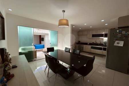 Duplex à venda com 1 quarto, sendo 3 suítes, em Taperapuan, Porto Seguro, BA