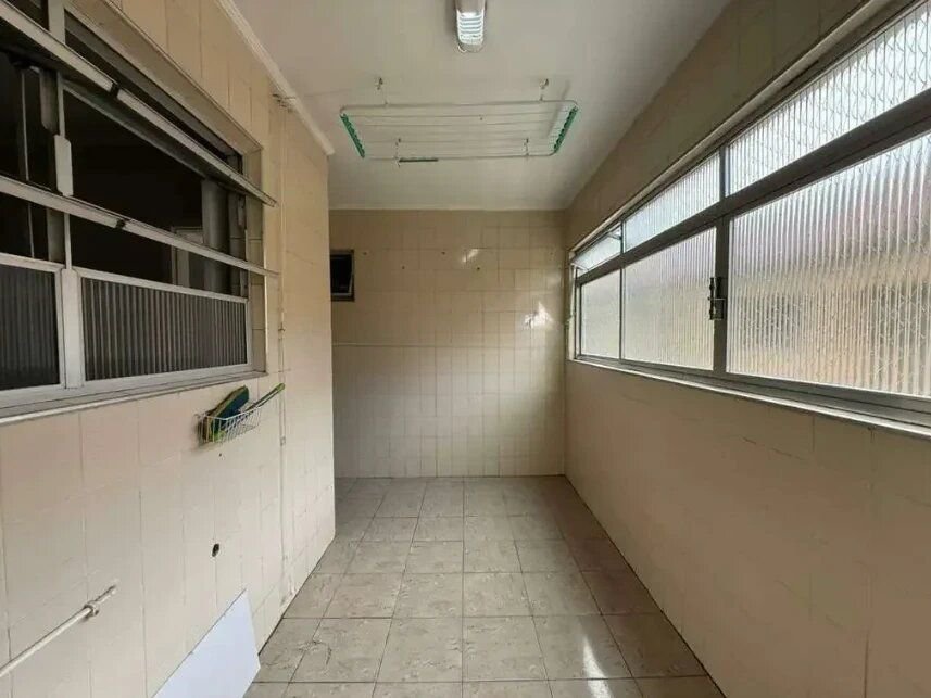 Apartamento 2 dormitórios + dependência, 1 vaga demarcada, no Campo Grande, Santos