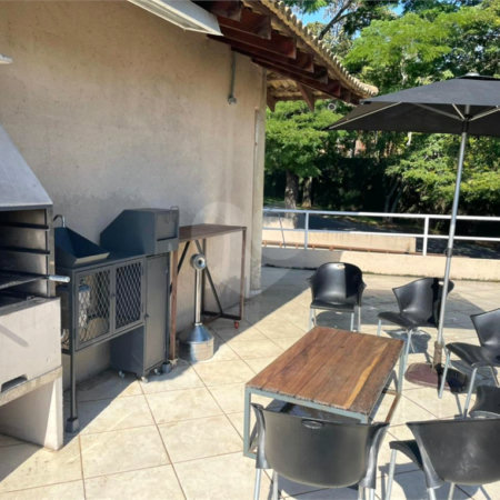 Casa à venda com 5 quartos, sendo 3 suítes,  no condomínio Flamboyant, Atibaia - SP