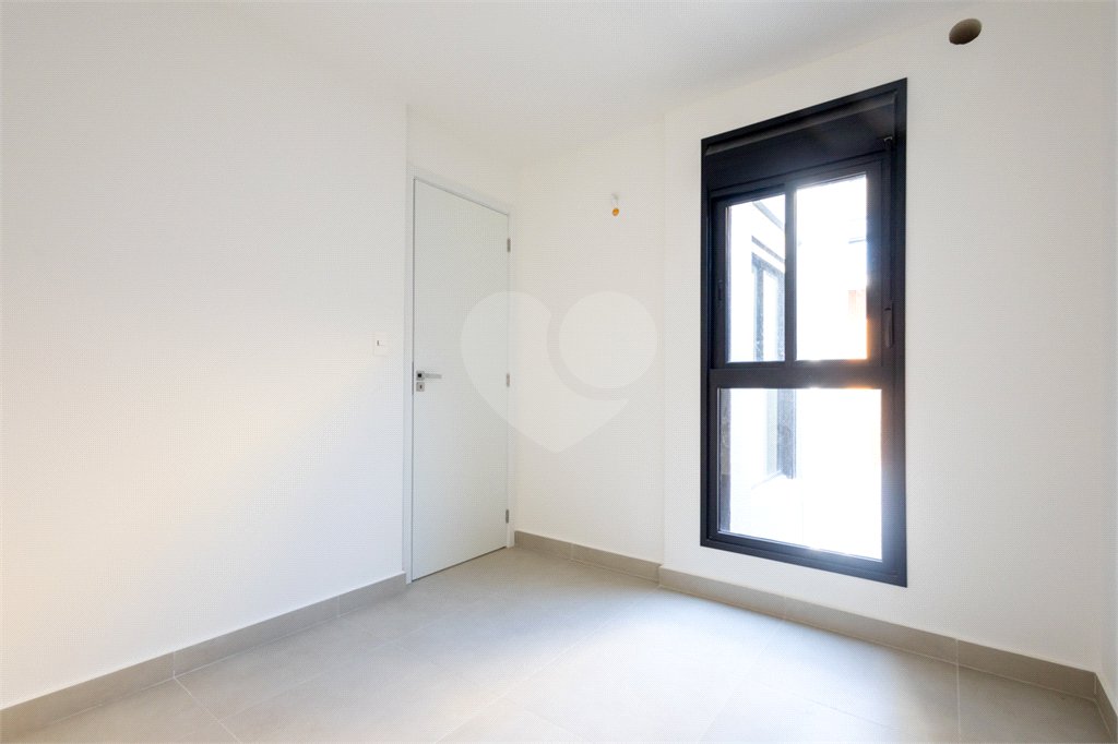 Casa à venda com 3 quartos, sendo 1 suíte, no condomínio Cubie Tutoia, São Paulo - SP