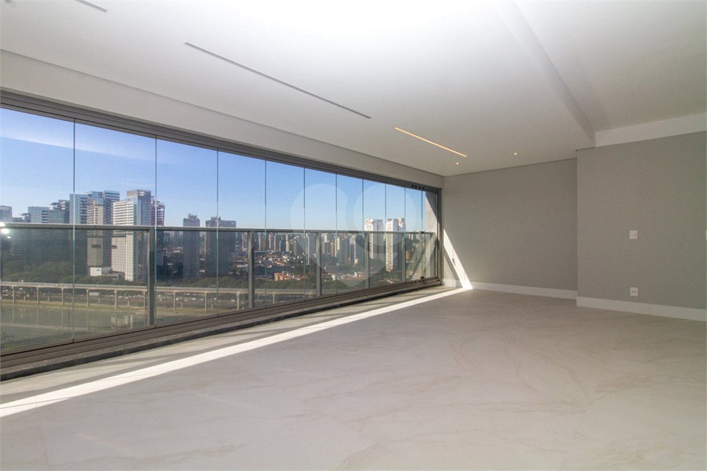 Apartamento à venda ou para alugar com 3 suítes em Jardim Morumbi, São Paulo, SP