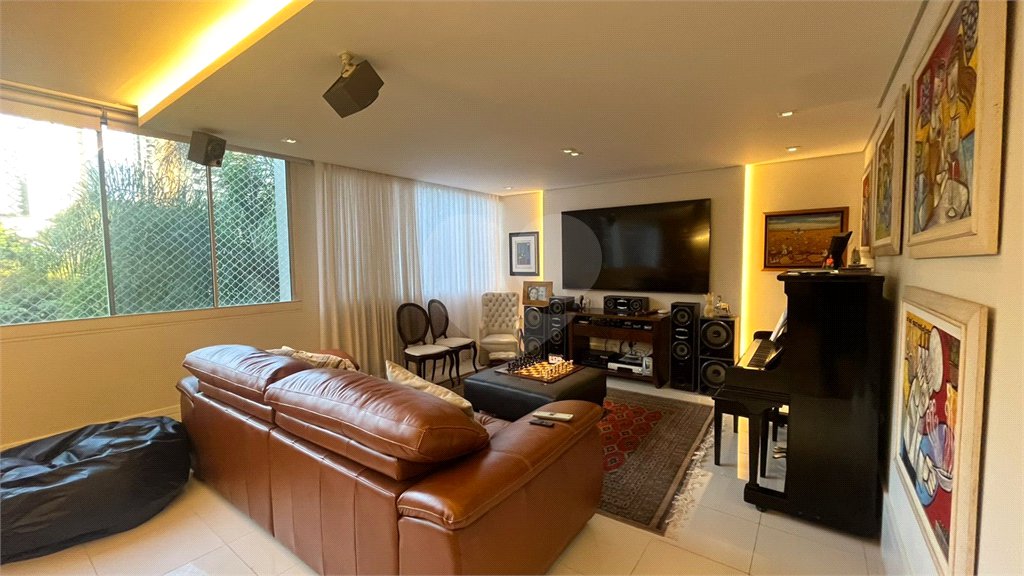 Apartamento à venda com 3 suítes em Vila Suzana, São Paulo, SP